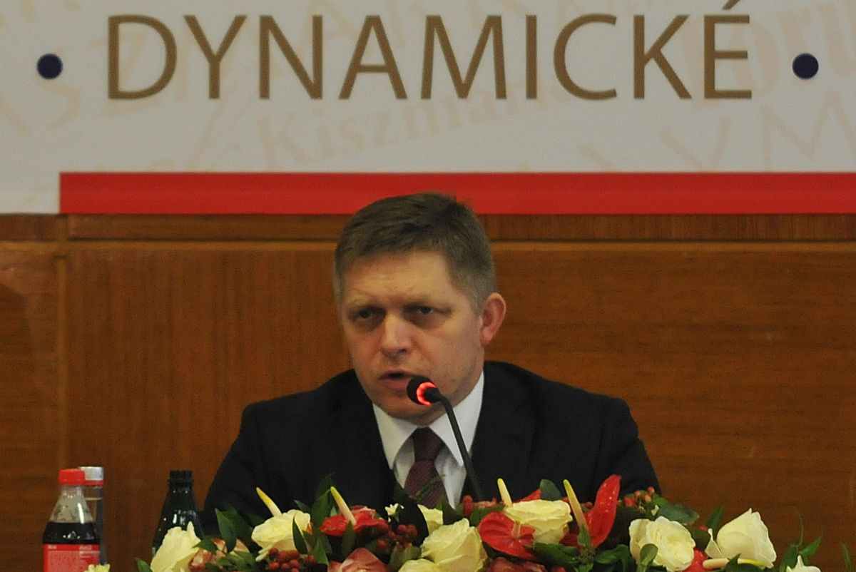 Gov't: Fico to Attend Extraordinary V4 Summit to Discuss Migration