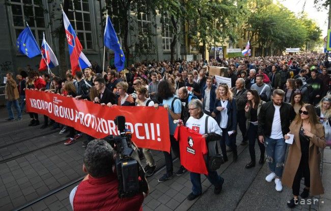 Third Anti-corruption March in Bratislava Draws Thousands