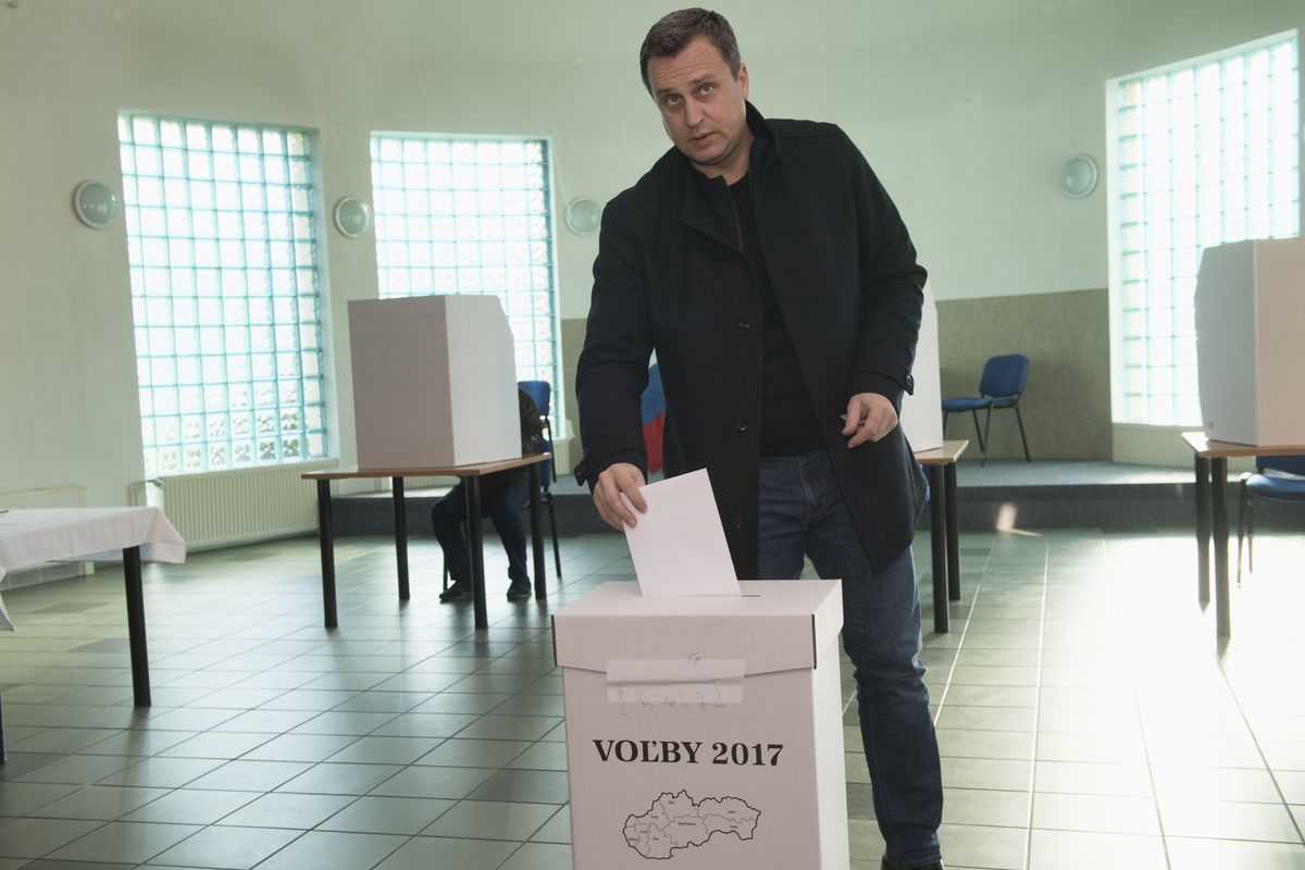 Danko Votes in Miloslavov, Complains about Traffic Jams to Bratislava