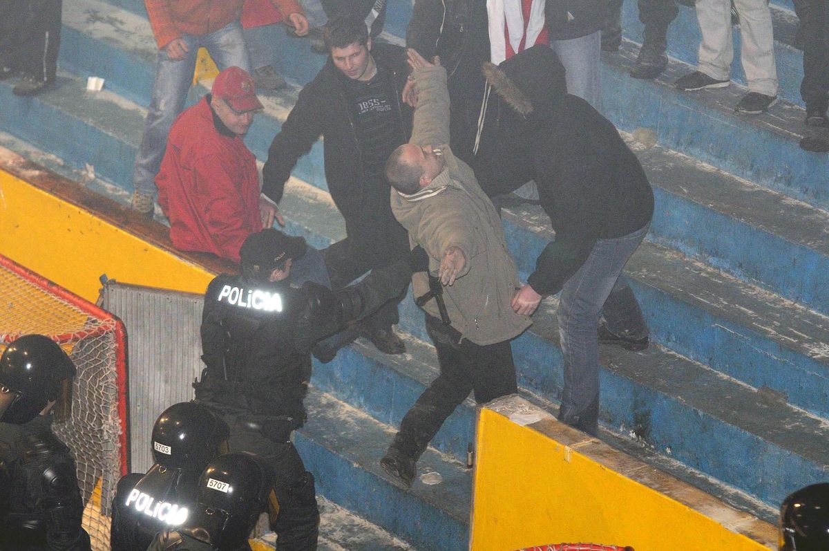 Zvolen Ultras Riot at Ice Hockey Game in Hungary