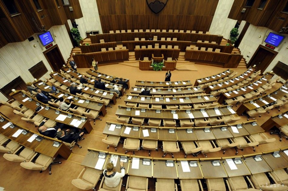 Parliament Will Vote on Capping Retirement Age in November