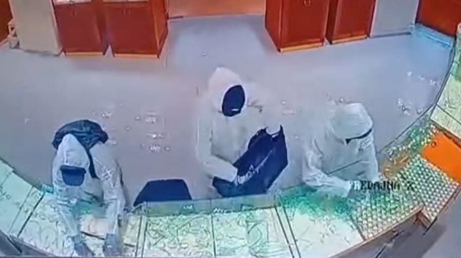 Police: Masked Group Steals Jewellery from Bratislava Shopping Centre