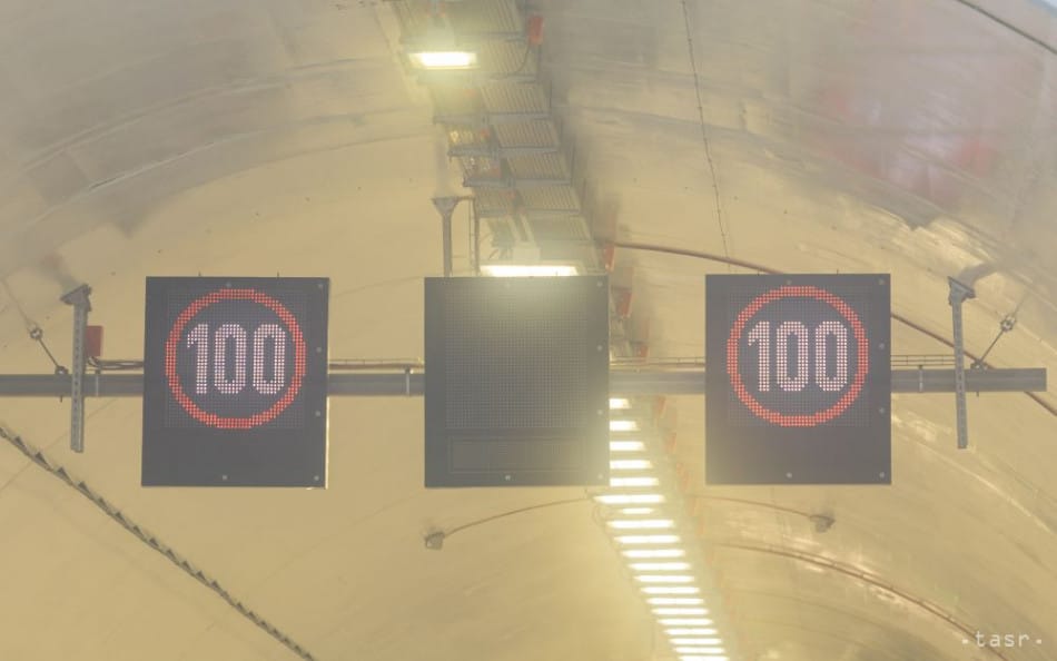 First Drivers Pass through Newly Opened Visnove Tunnel on Monday Evening