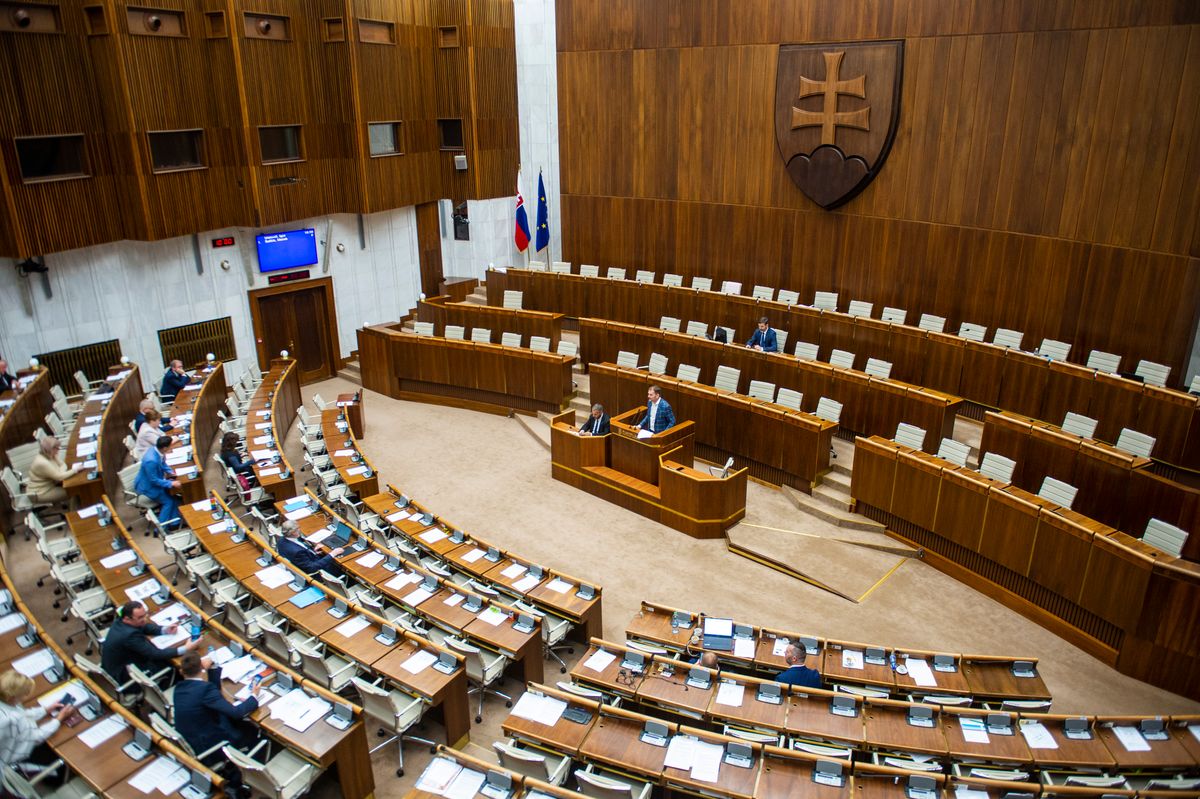 Parliament Concludes Final Regular Session of Electoral Term