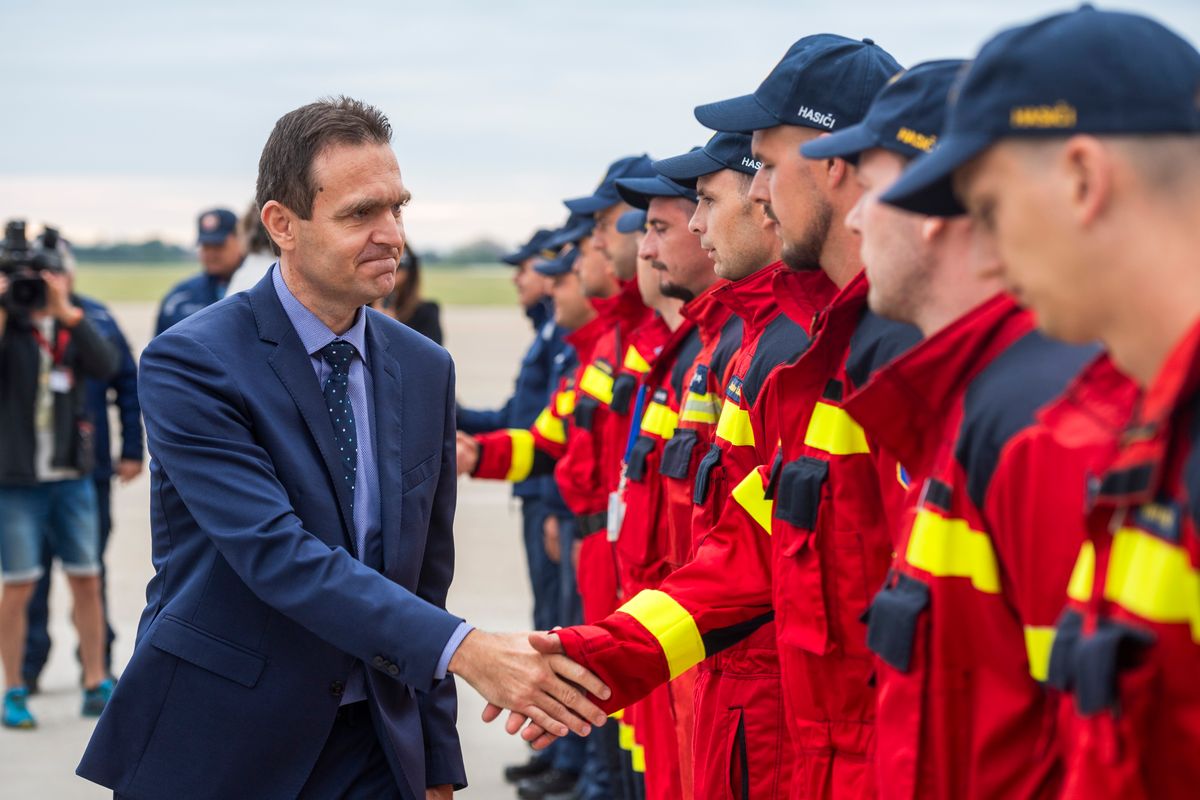 Second Firefighter Team Leaves for Greece, Premier Praises Their Courage