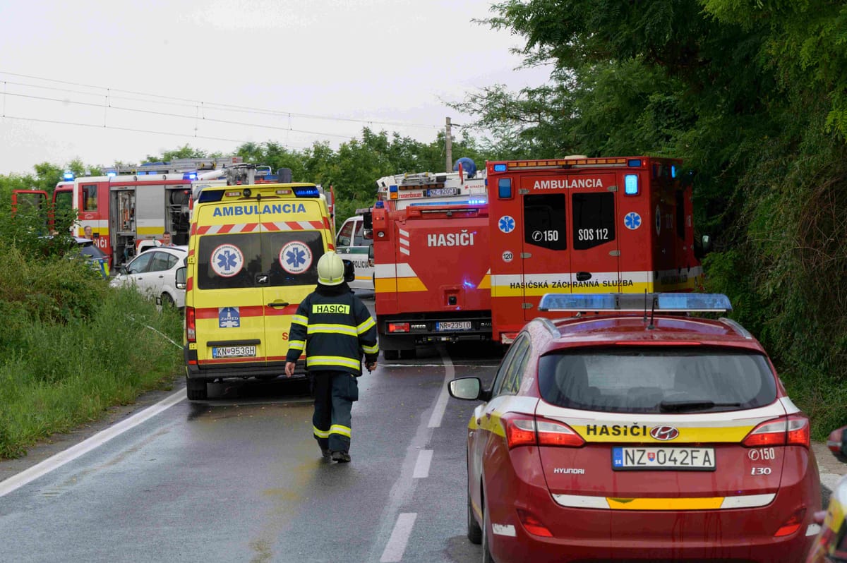 Politicians Send Sympathies to Bereaved After Bus Collision with Train, Leaving Six Dead