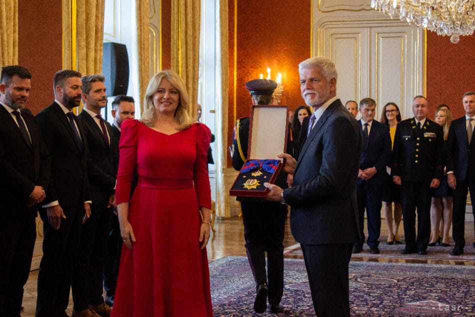 Caputova and Pavel Present Highest State Awards to Each Other