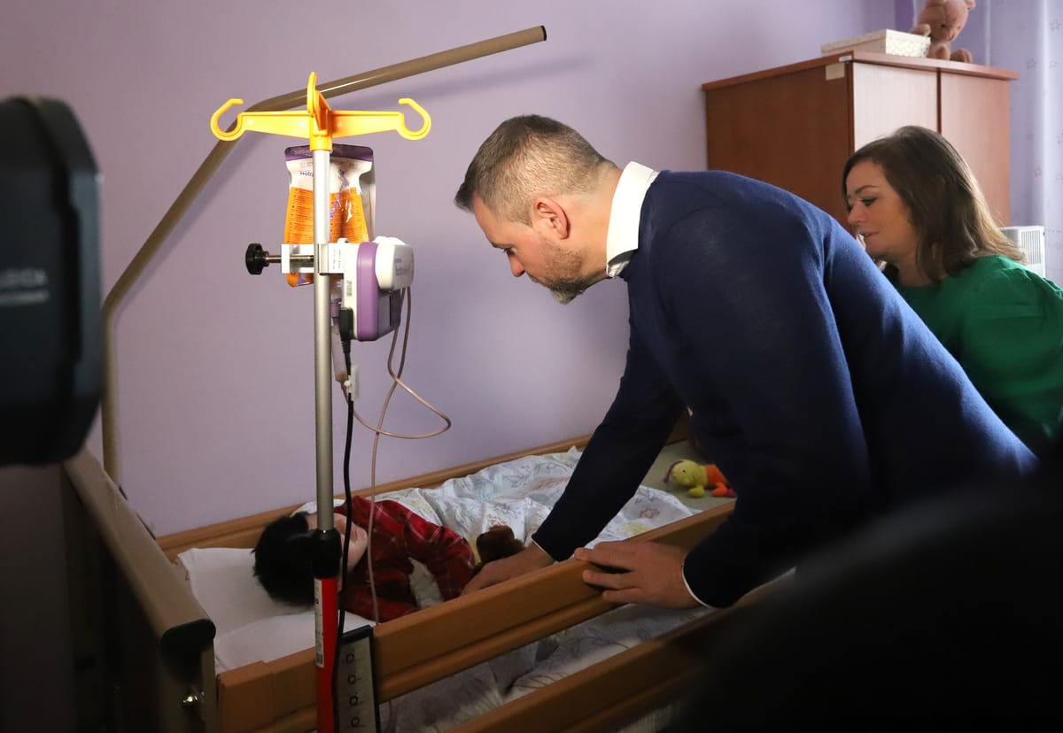 Pellegrini Visits Children and Pensioners in Banska Bystrica on Christmas Eve