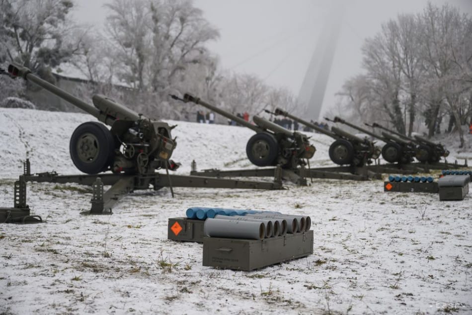 Slovak Military Marks Independence Day by Firing 21 Volleys