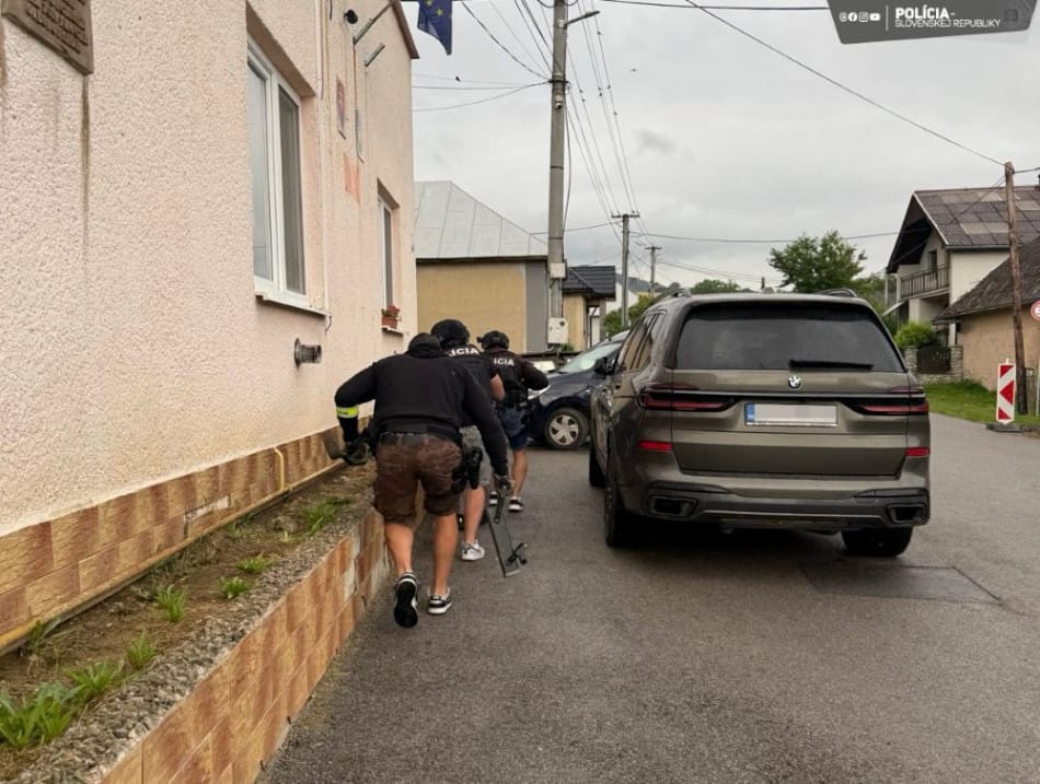 Man Arrested in Police Operation 'Construction' Over €92,500 Bribe