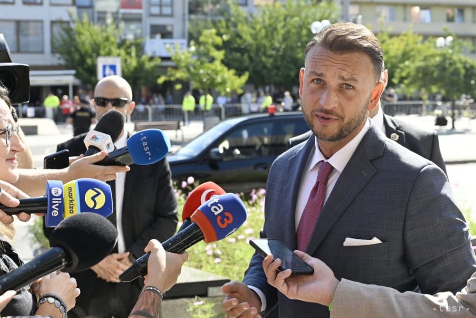 Sutaj Estok Criticises Ferencak's Position, No Expulsion Planned Yet