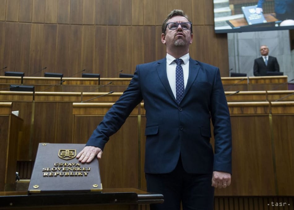 MP Smilnak to Give Up Parliamentary Seat