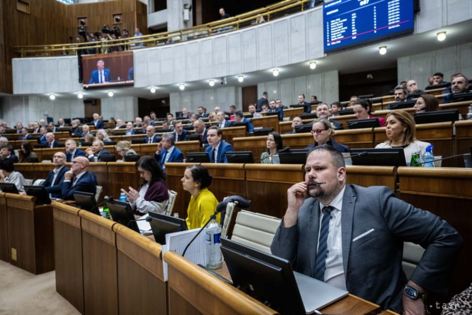 Parliament Refuses to Express No Confidence in Government