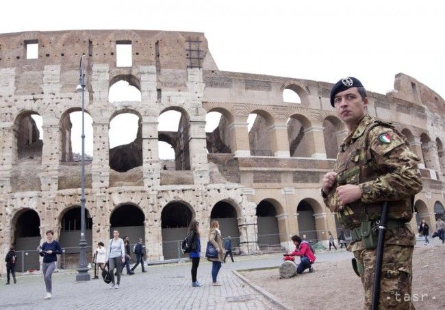 Four Shots Fired at Slovak Buses near Colosseum but No One Injured