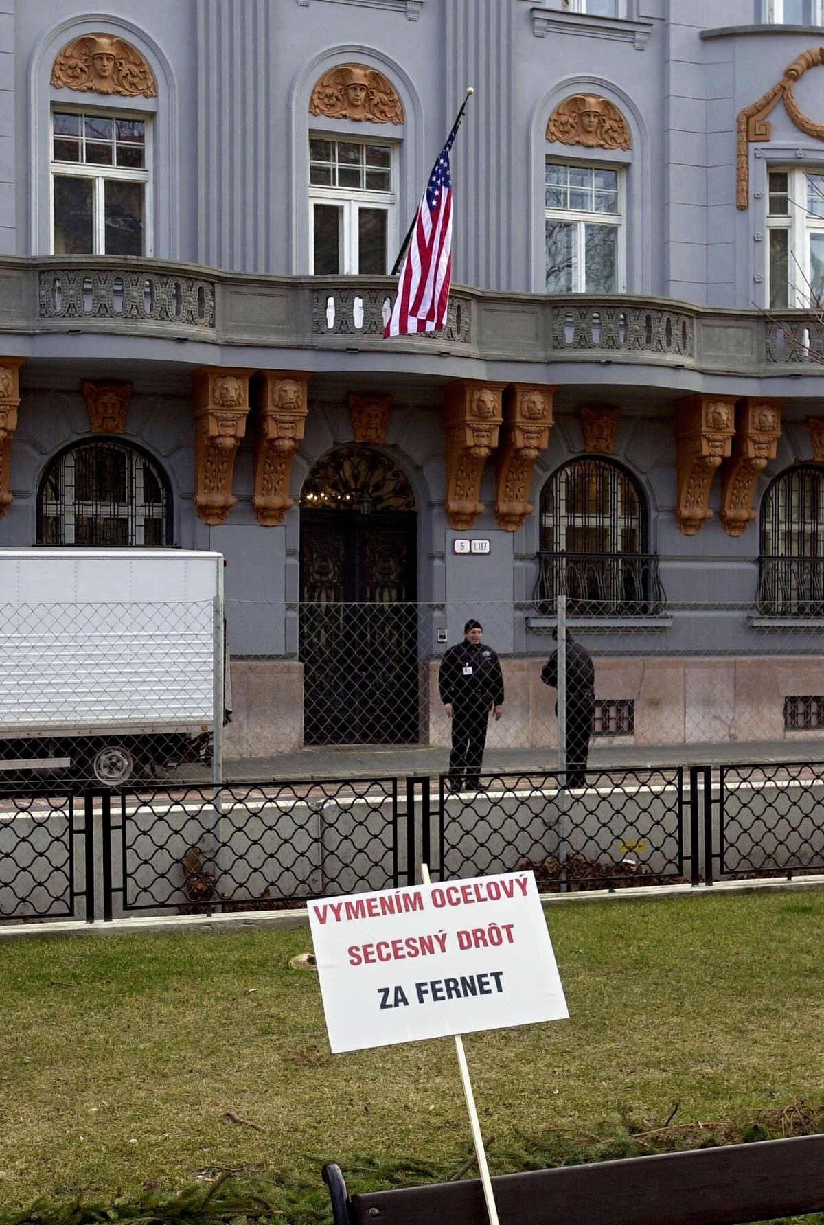 Mayor Stevcik Orders Fence around US Embassy to Be Removed