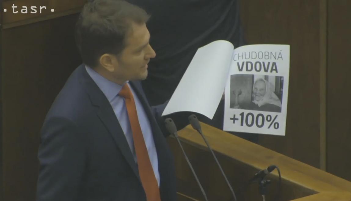 Matovic Brings Pictures to Parliament, Session on Fico Interrupted