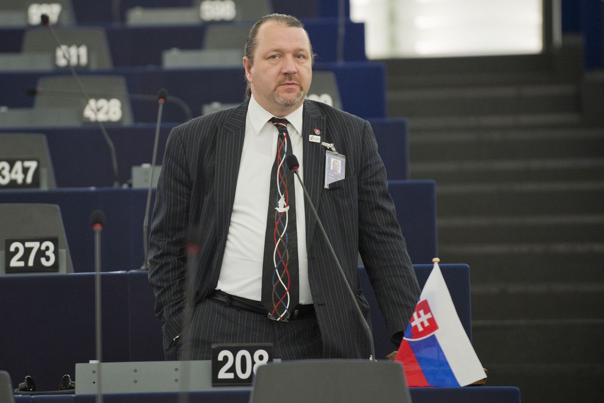 MEP Skripek Held for Two Days at Istanbul Airport, Failed to Make It to America