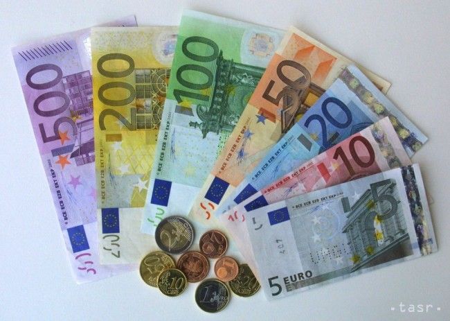 Stats Office: Nominal Salary in Industry Up 4.4% Y-o-Y to €1,033 in March