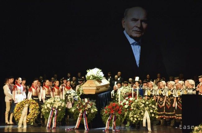 Mourners Celebrate Life and Work of Lucnica Maestro Stefan Nosal