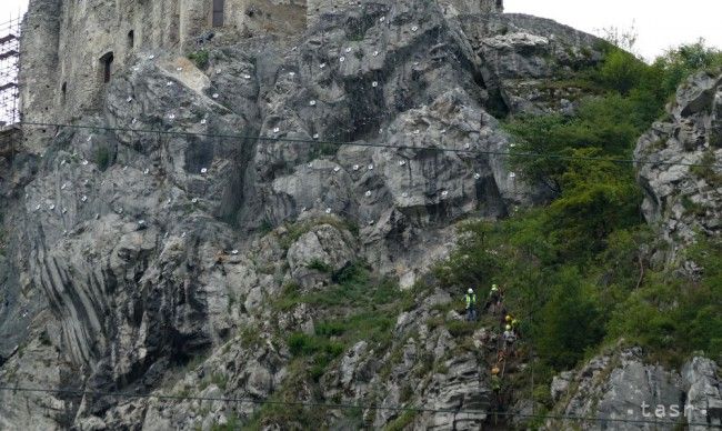 Some 100-tonne Rock Falls From Strecno Cliff in Zilina region