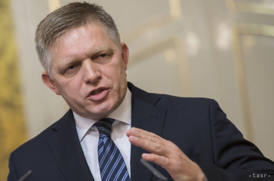Fico Signs Regulation on Minimum Wage Hike for 2018
