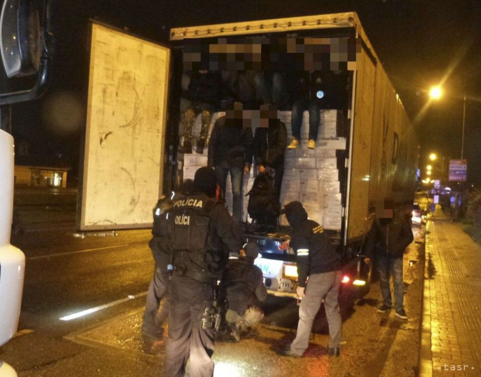 Police Detain 78 Illegal Migrants in Two Lorries in Zilina