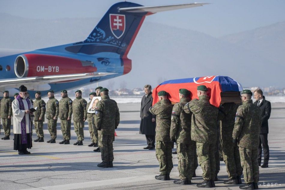 Government Aircraft Brings Home Body of Major Pavlovsky from Sarajevo