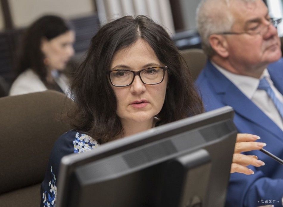Minister Lubyova Survives No-confidence Motion