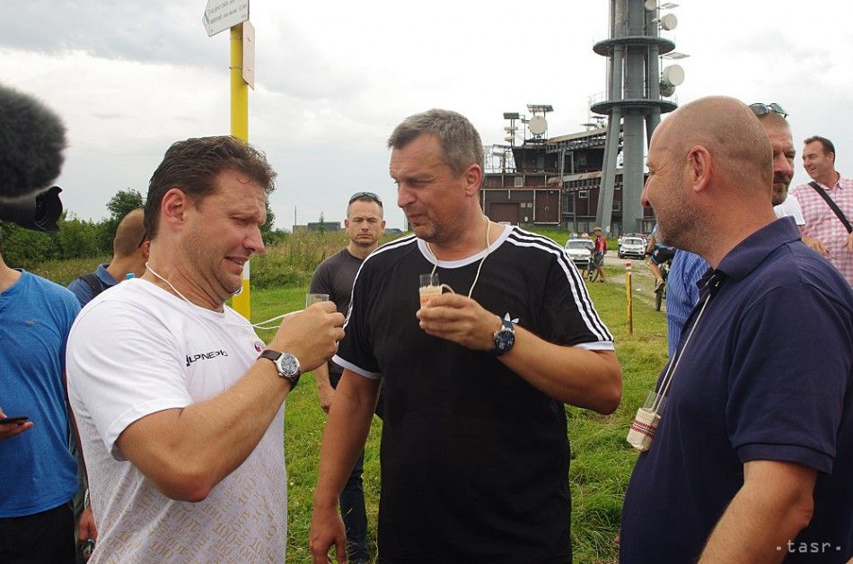 Slovak and Czech Parliament Officials Hike Up to Velka Javorina Hill