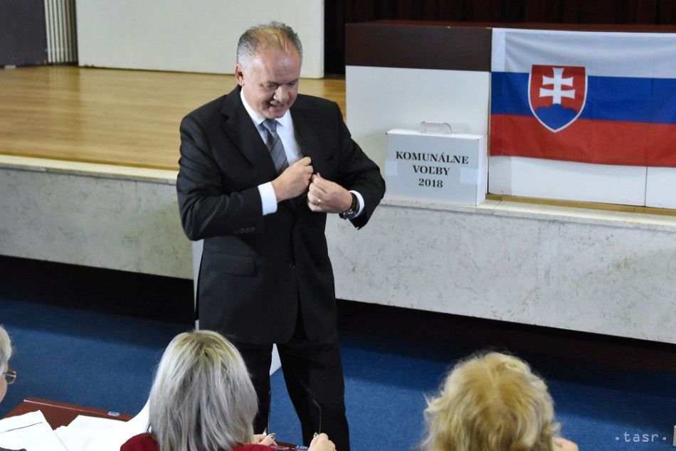 President Kiska and His Wife Vote in Native Poprad