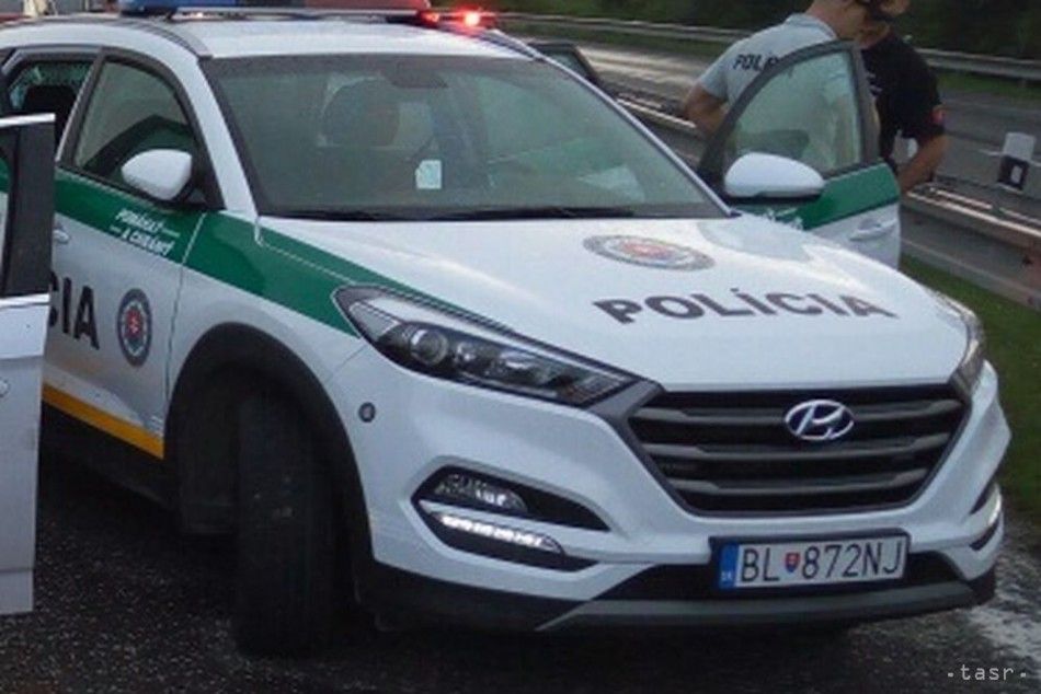 Police Stops Speeding Driver with Cracked Windshield and Child on His Lap