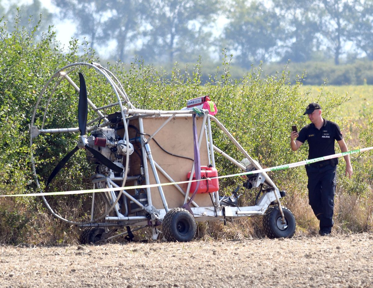 Ukrainian Illegally Flies to Slovakia on Powered Parachute, Lands in Fields