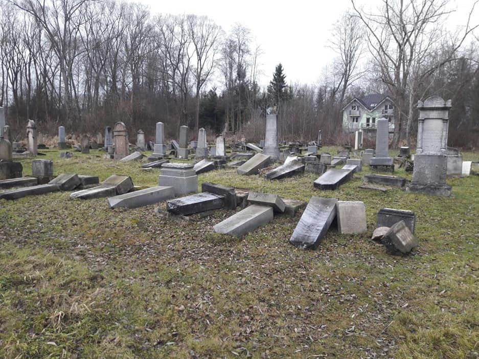 Vandals Damage Gravestones at Jewish Cemeteries in Rajec and Namestovo