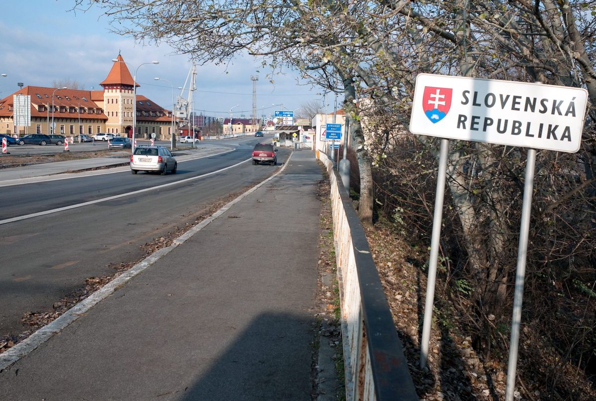 Komarno-Komarom Border Crossing Remains Closed