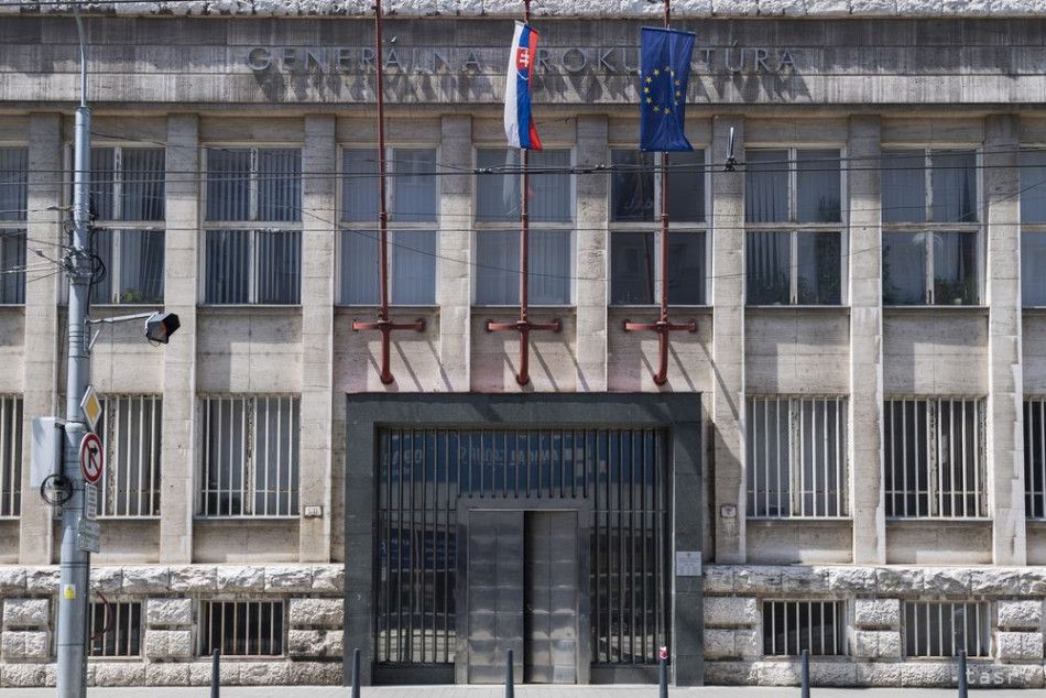 Constitutional Court Doesn't Suspend New Rules for PG Election