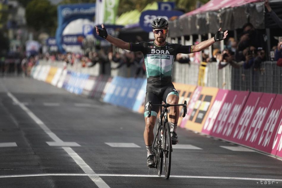 Sagan Wins His First Giro d'Italia Stage with Solo Attack