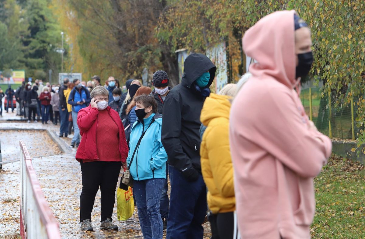 PM: Slovakia to Organise Repeated Mass Testing, Two Dozen Districts Exempt