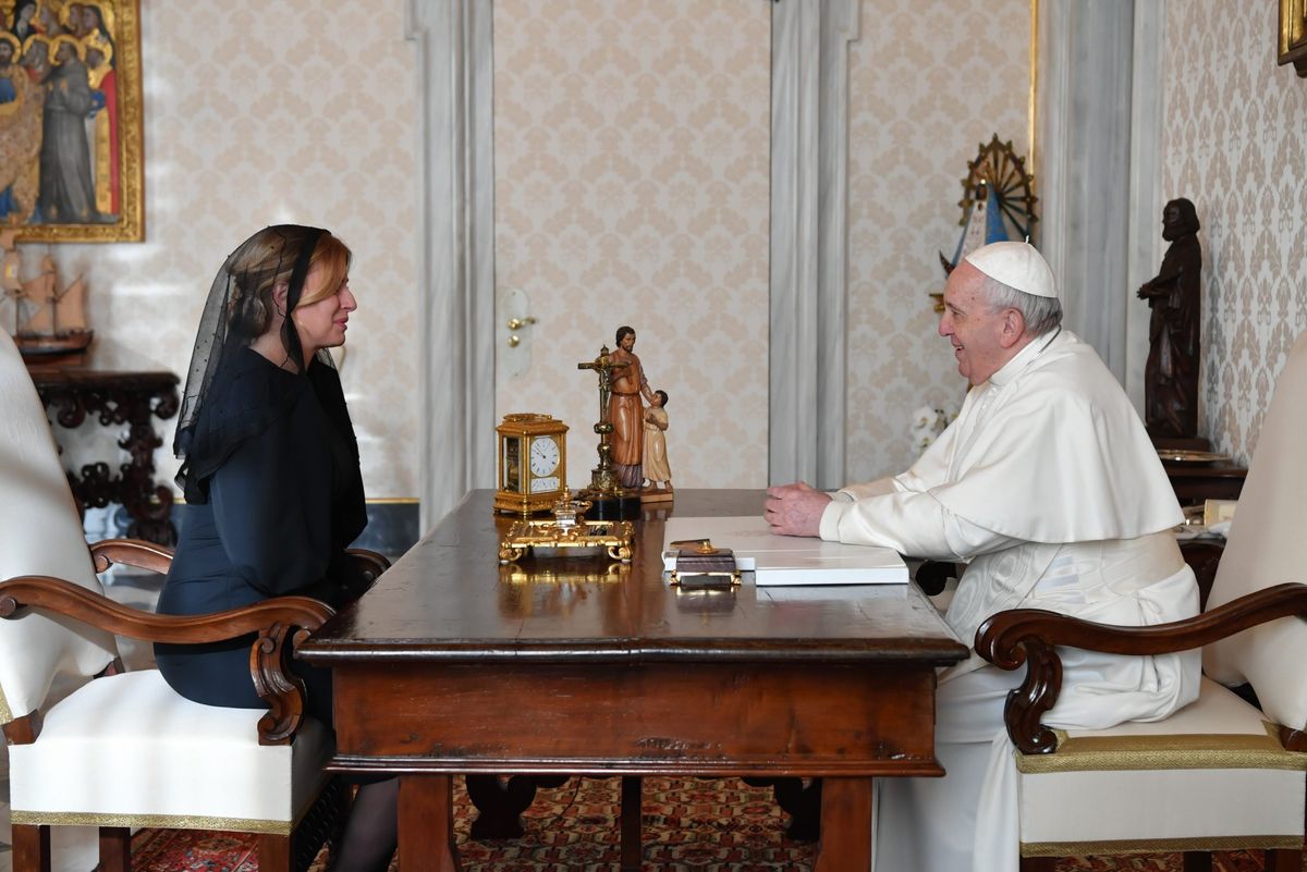 Caputova Received by Pope Francis, Brings 10,000 PCR Tests