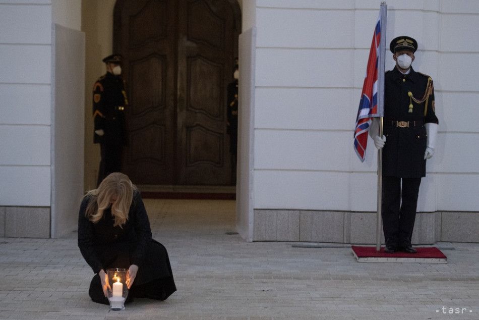 Caputova Commemorates COVID-19 Victims at Presidential Palace