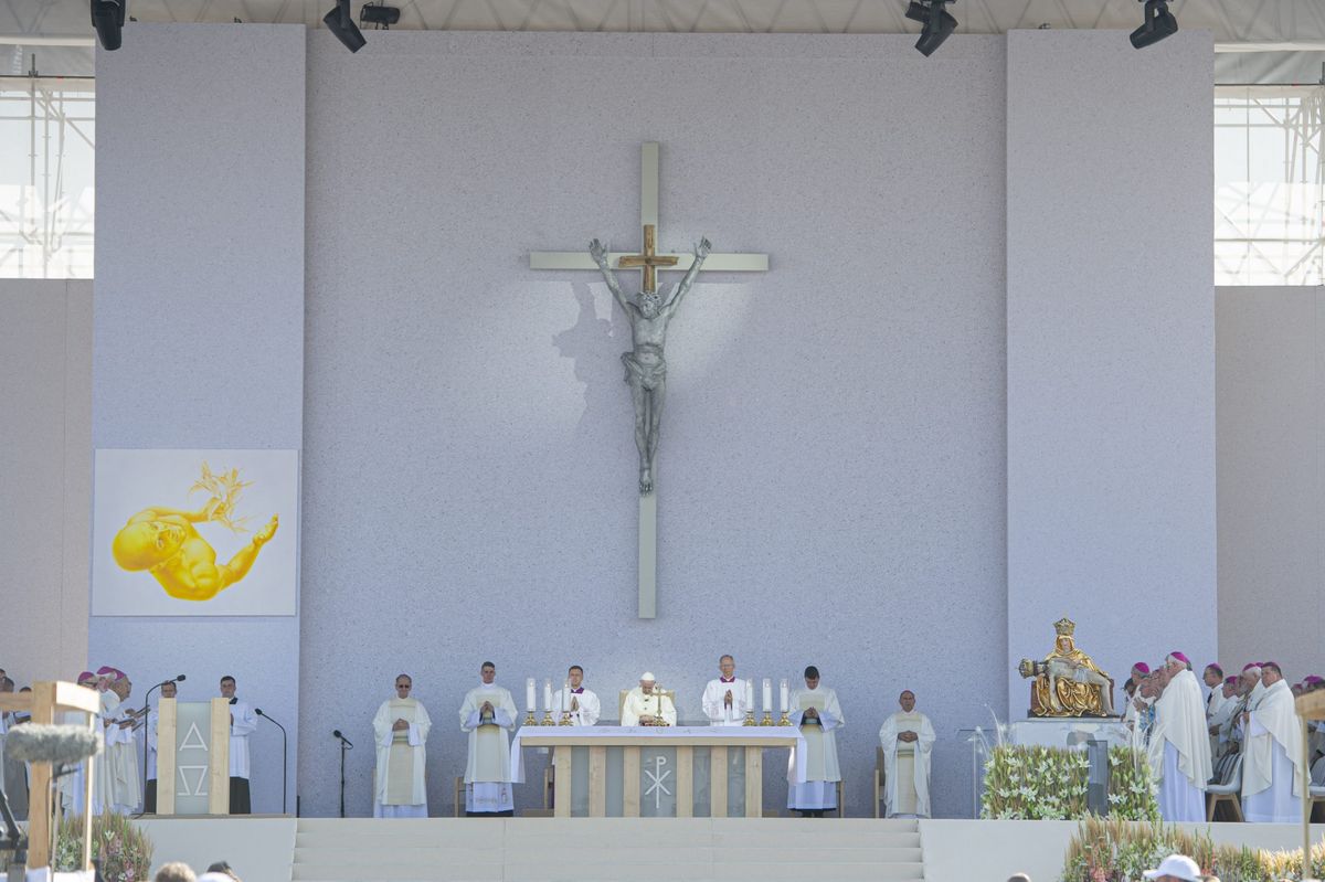 Pope Says Public Farewell to Slovakia in Sastin