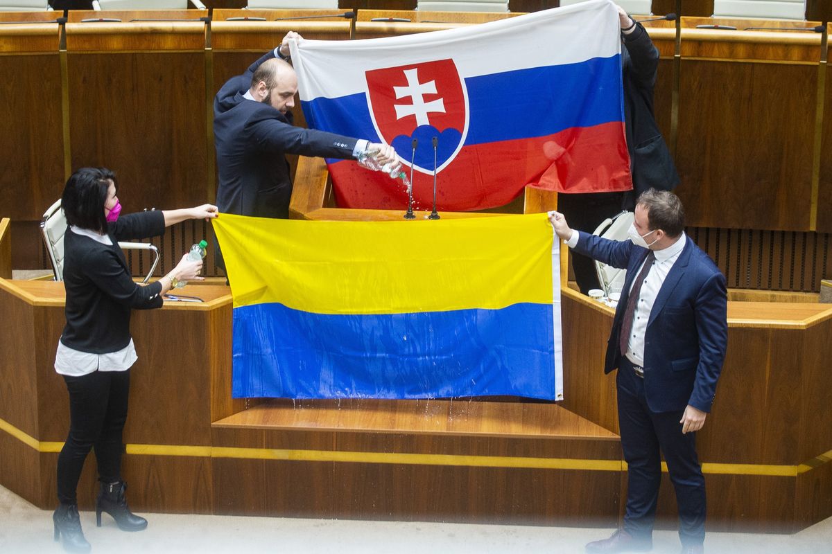 Ukrainian Embassy Demands Apology for How LSNS MPs Treated Ukrainian Flag