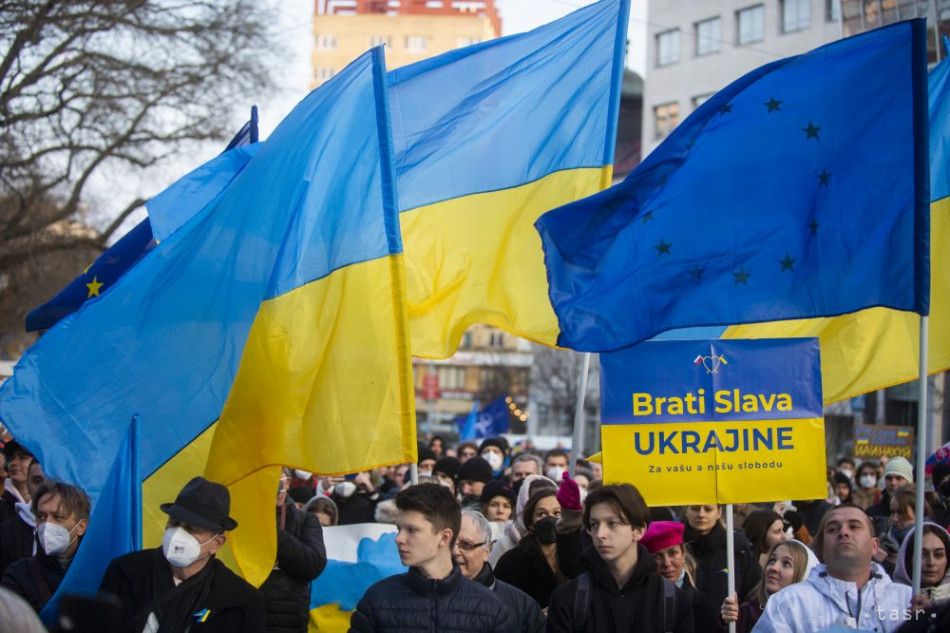 Several Thousand People in Centre of Bratislava Demand Peace in Ukraine