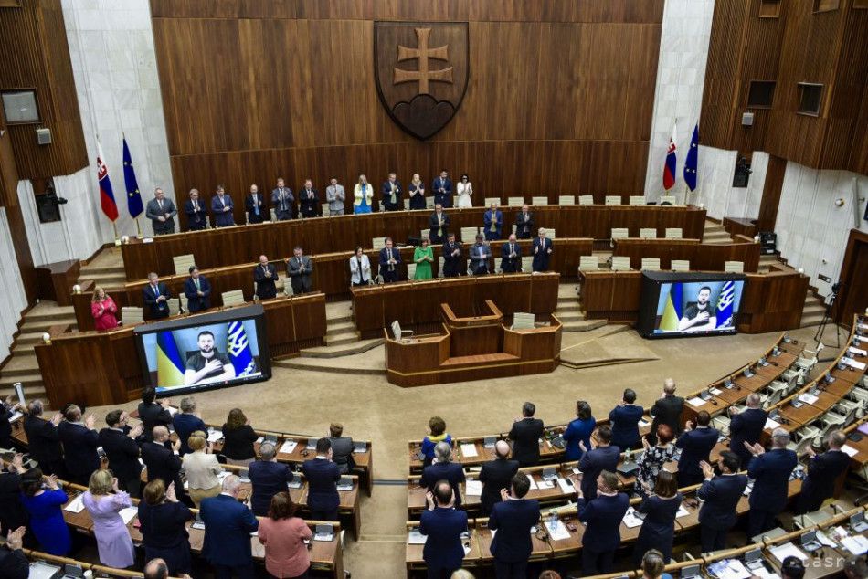 Zelenskyy Addresses Slovak MPs, Thanks Slovakia for Its Help
