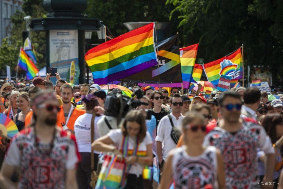 Police: No Disturbances During 'Rainbow Pride' and 'Proud of Family' Marches