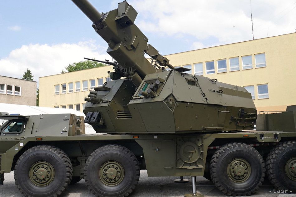 Ukraine Gets First Four Zuzana 2 Howitzers It Ordered from Slovakia