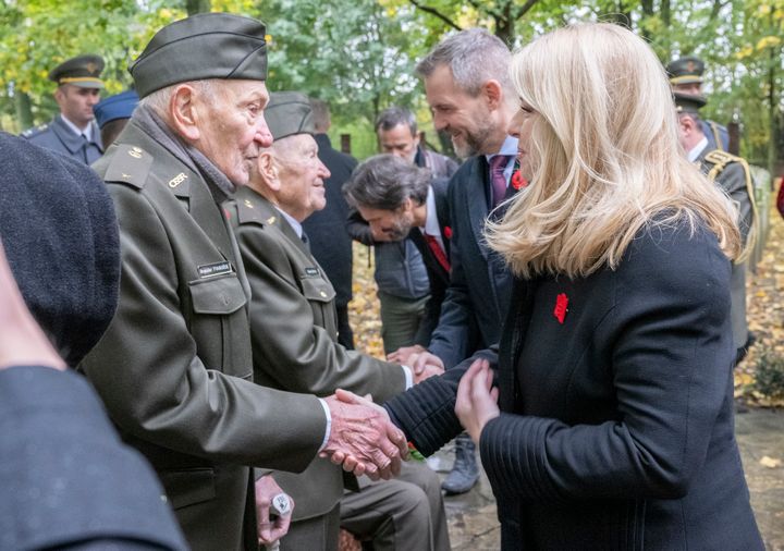 Top Constitutional Officials Mark Veterans Day at Petrzalka Military Cemetery