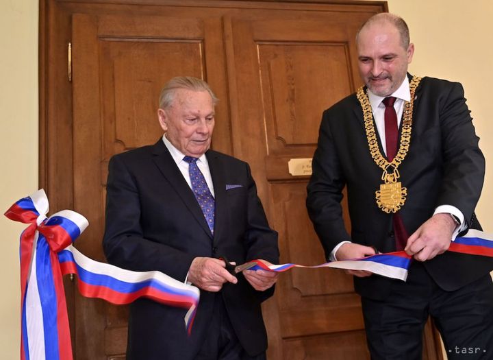 Rudolf Schuster Given Office in Kosice Old Town Hall on His 90th Birthday