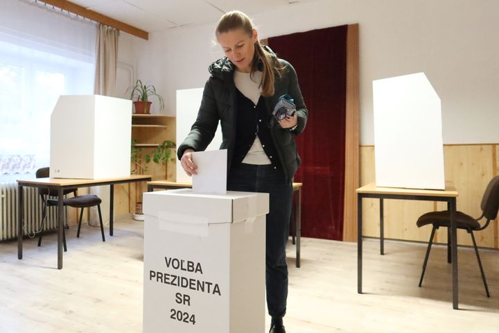 Polling Stations Open, Slovaks Elect Their President
