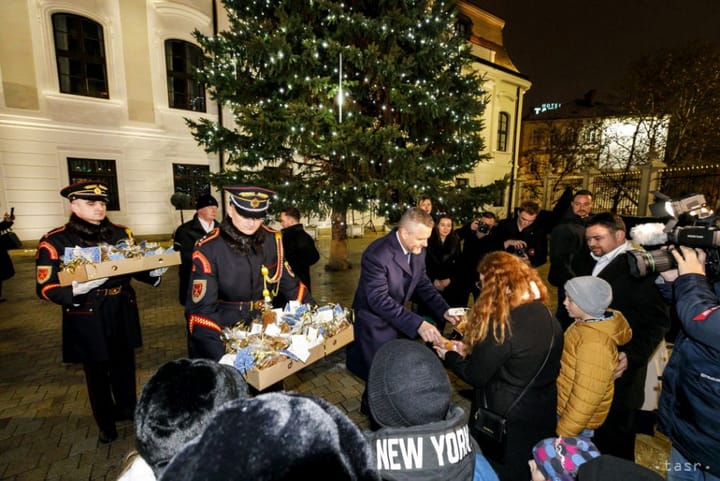 President Lights Up Christmas Tree in front of Presidential Palace