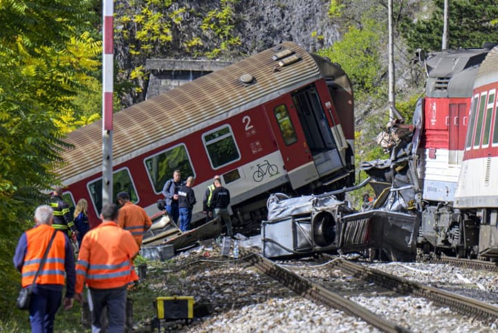 All People on Trains Including Drivers Rescued after Crash and Safe
